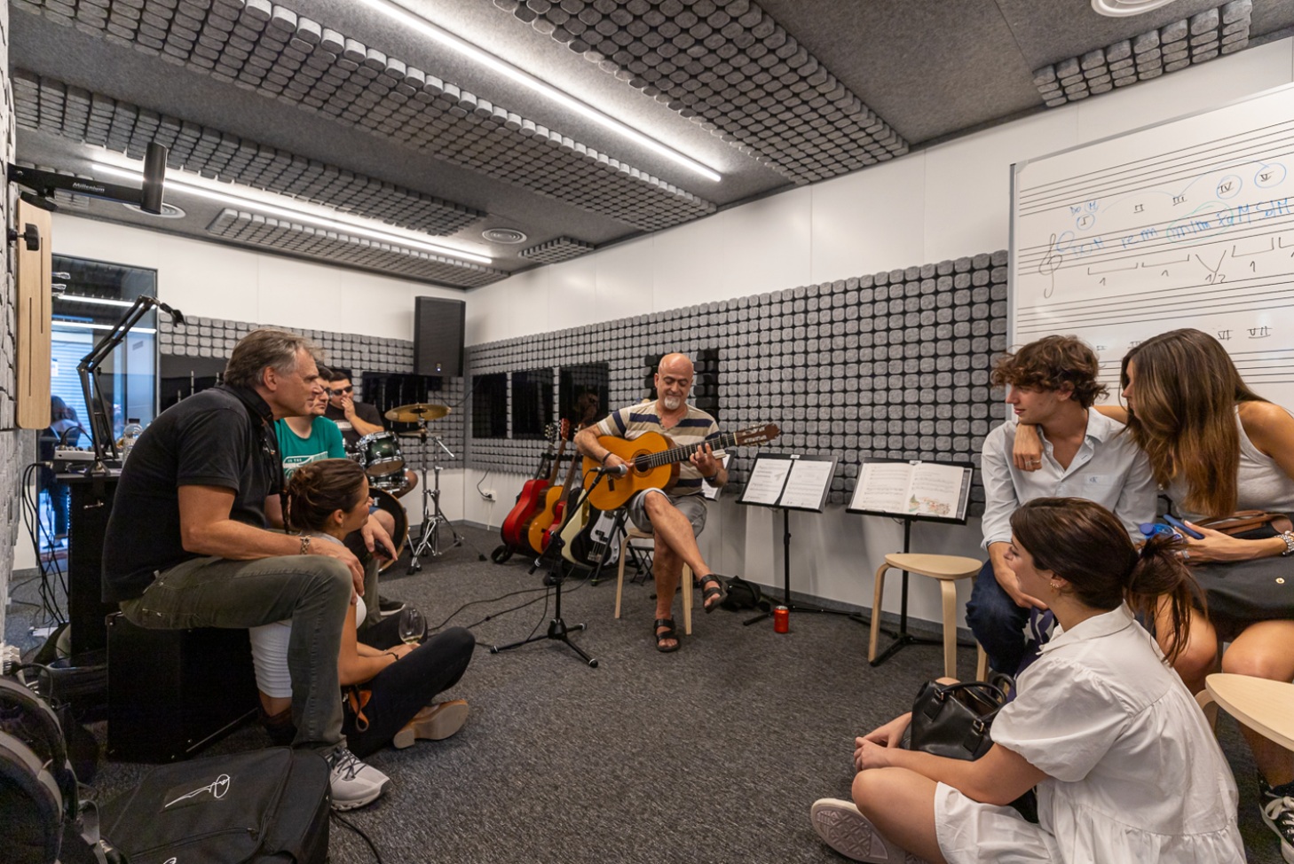 Ambiente inauguración GET LOUD escuela música